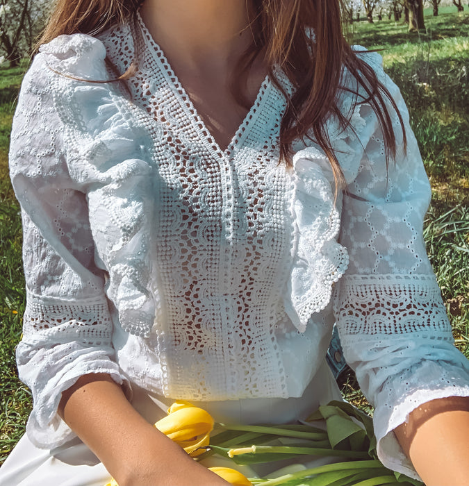 tweede Vooraf gastvrouw Mooie Witte Blouse Met Kant— TimelessInspiration